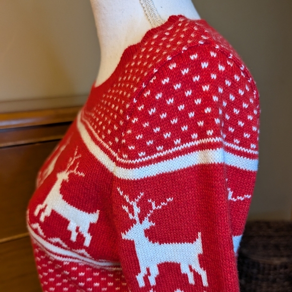Old Navy Red Reindeer Winter Sweater - Picture 4 of 9